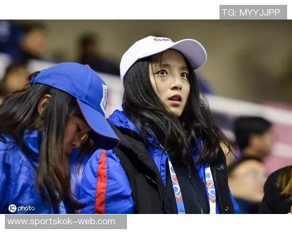 穿077球衣的女球迷晒打球美照展现对篮球的热爱与激情