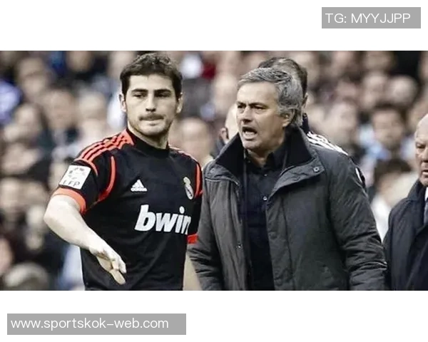 皇马球迷指责弗洛伦蒂诺独裁管理才是球队问题根源 皇马球迷指责弗洛伦蒂诺独裁管理才是球队问题根源